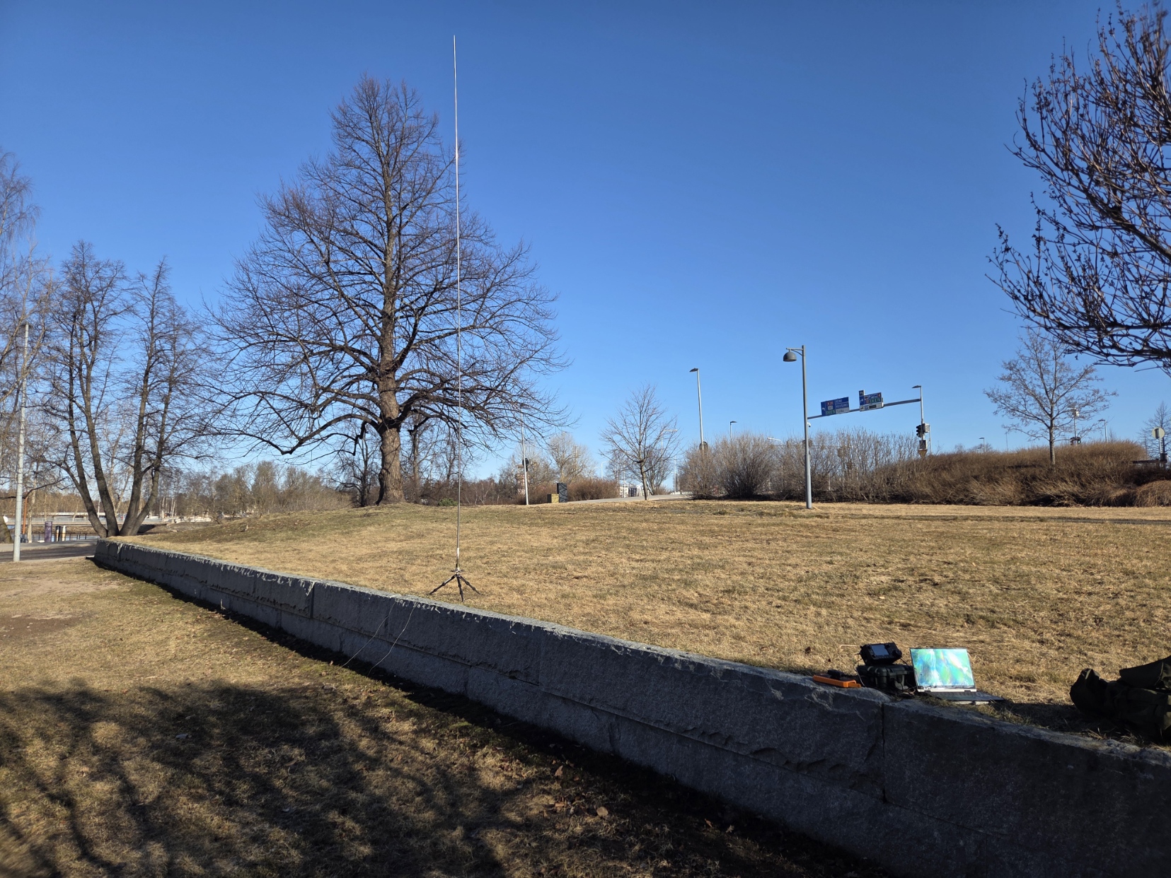 Asema ja antenni Madetojanpuistossa Aseman kokoonpano Madetojanpuistossa